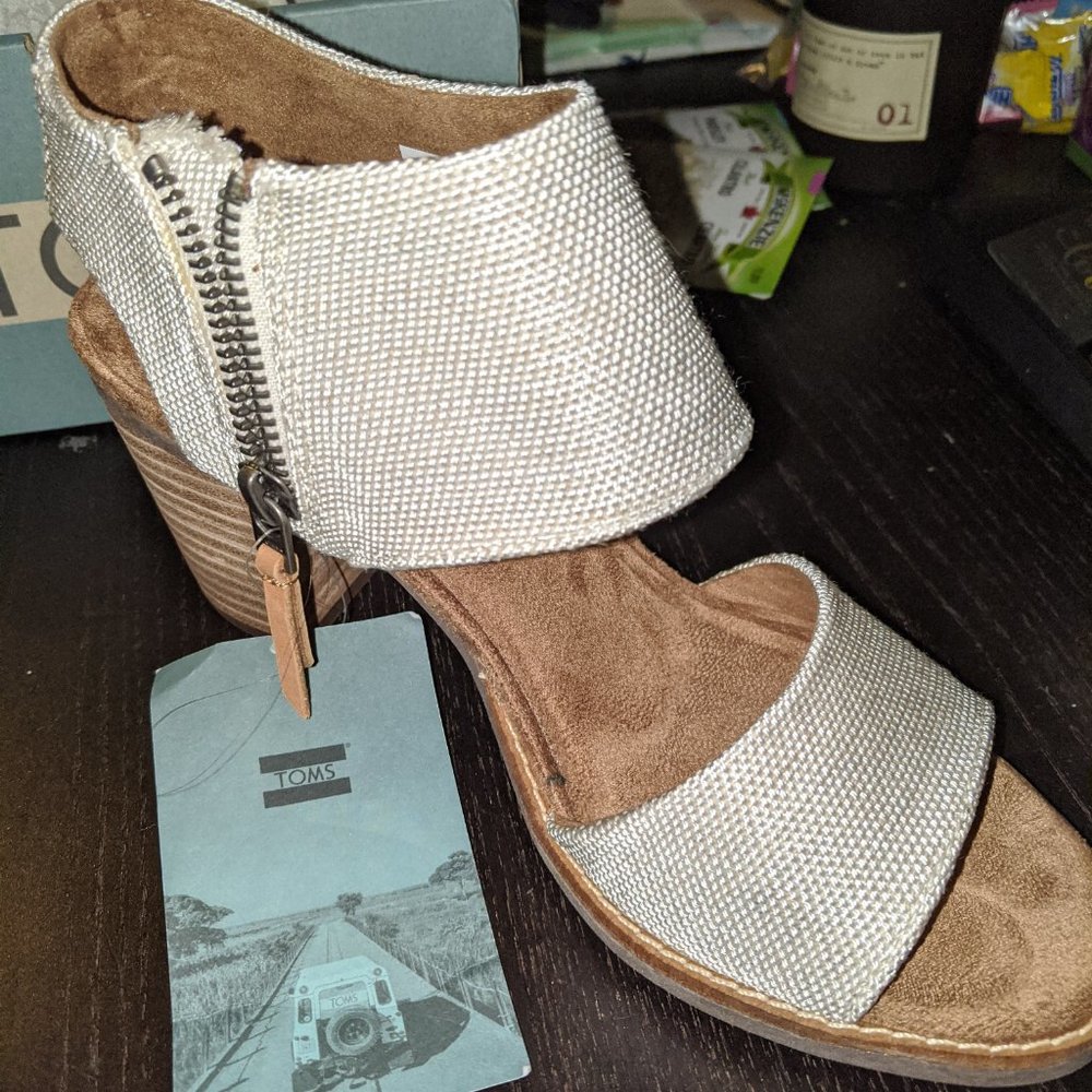 Toms Sandals Size 6 (Majorca Cutout) - Picture 3 of 5
